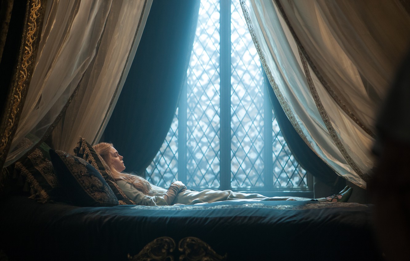 Elle Fanning As Princess Aurora Wallpapers