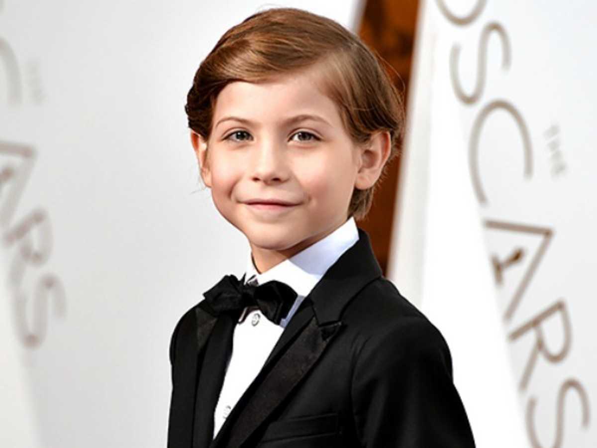 Jacob Tremblay And Dog Wonder 2017 Wallpapers