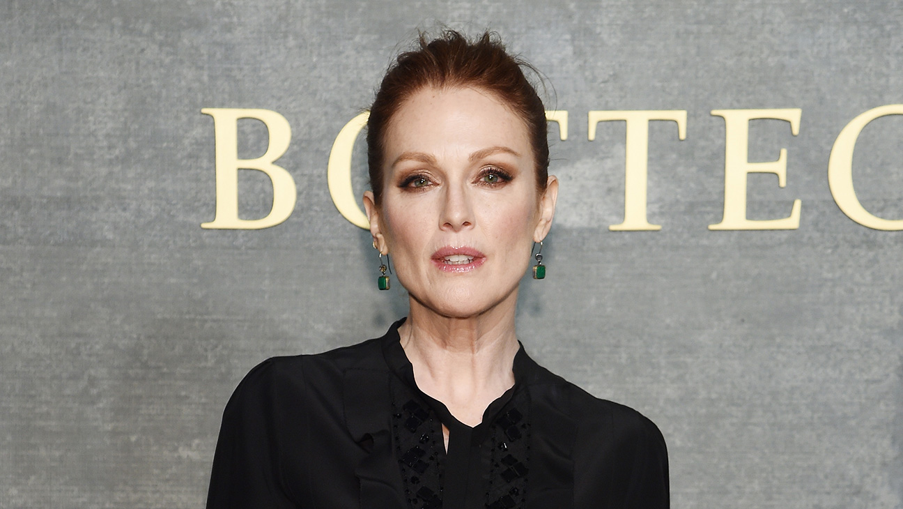 Julianne Moore In The Glorias Wallpapers