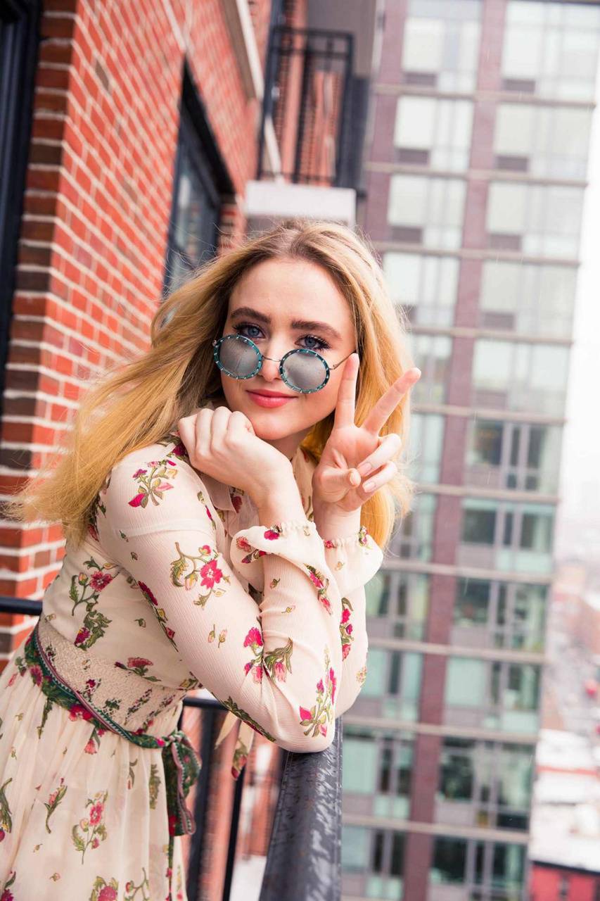 Kathryn Newton In Pokemon Detective Pikachu Wallpapers