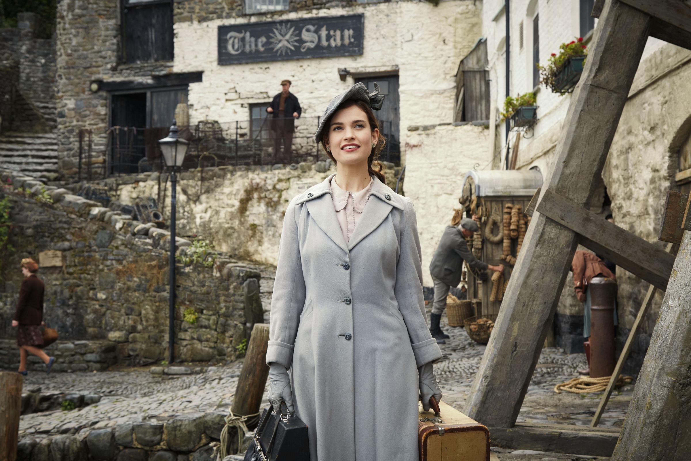 Lily James In The Guernsey Literary And Potato Peel Pie Society Wallpapers