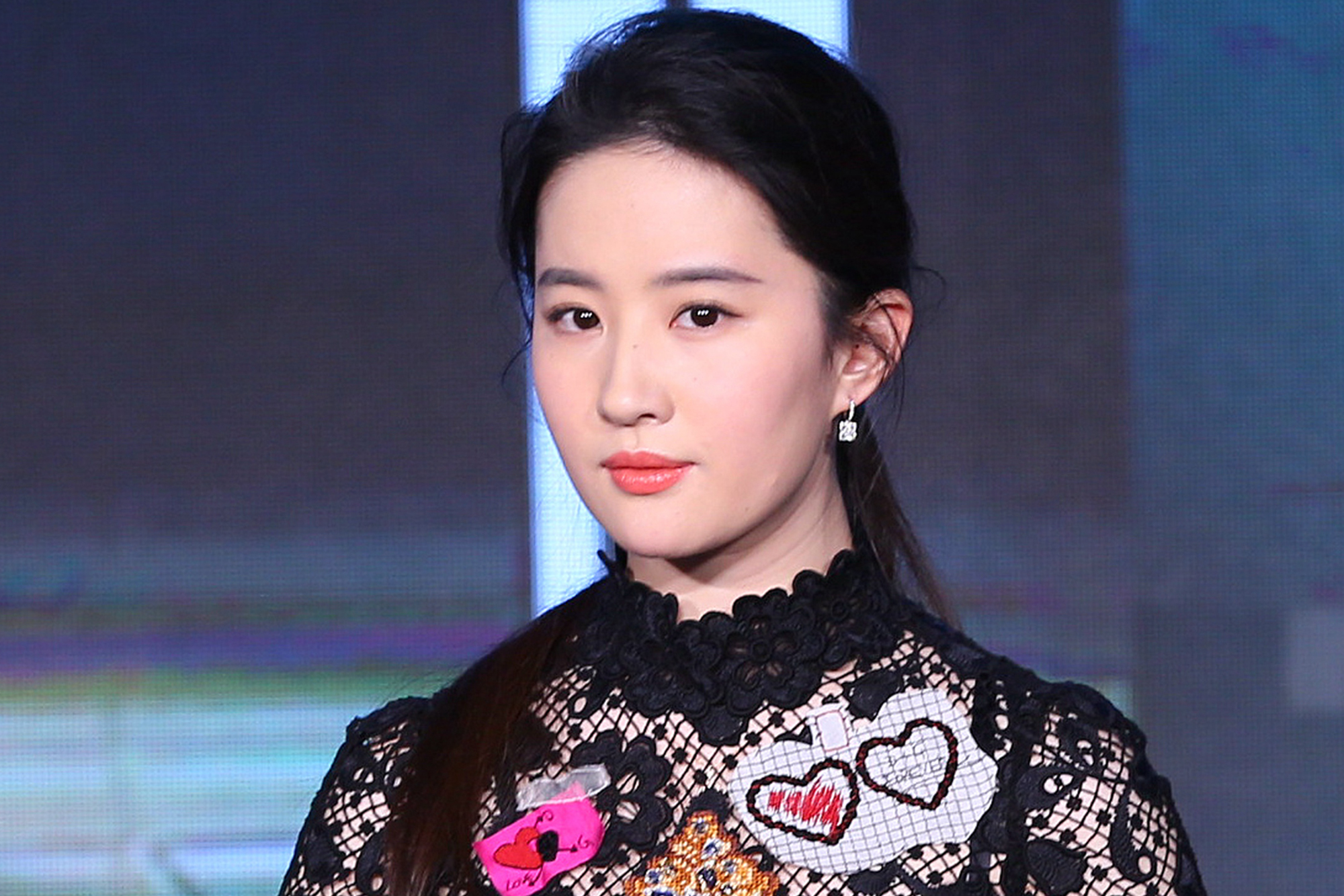 Liu Yifei As Hua Mulan Wallpapers