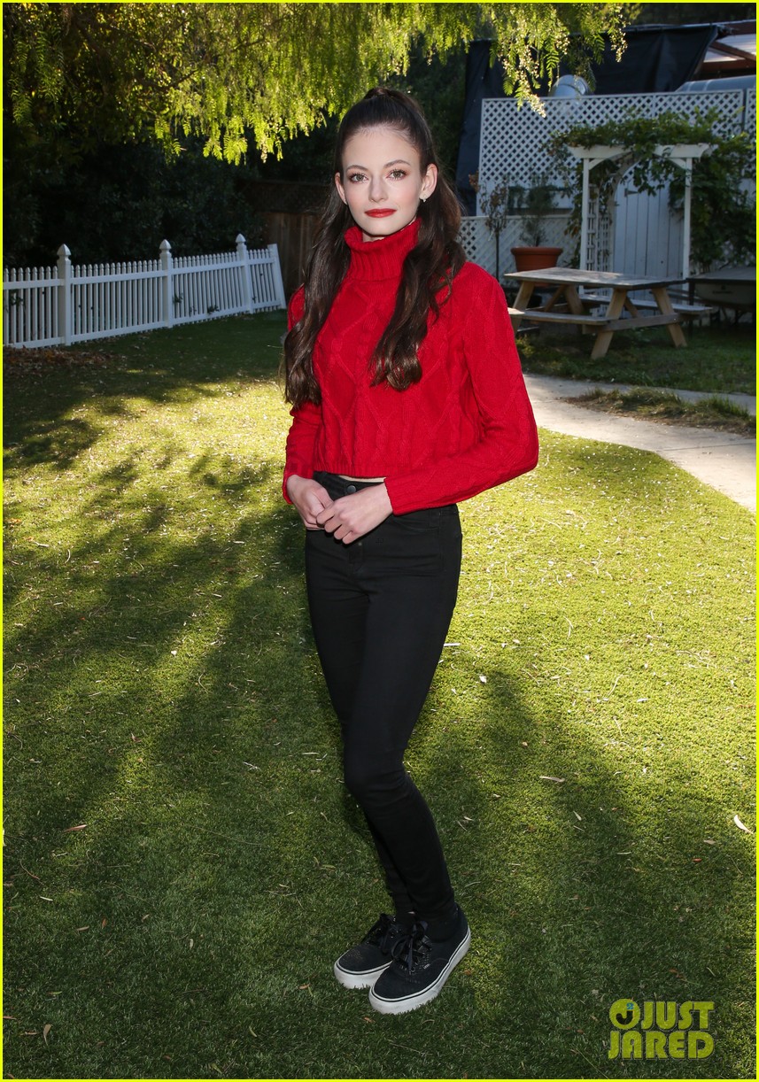 Mackenzie Foy Black Beauty Wallpapers