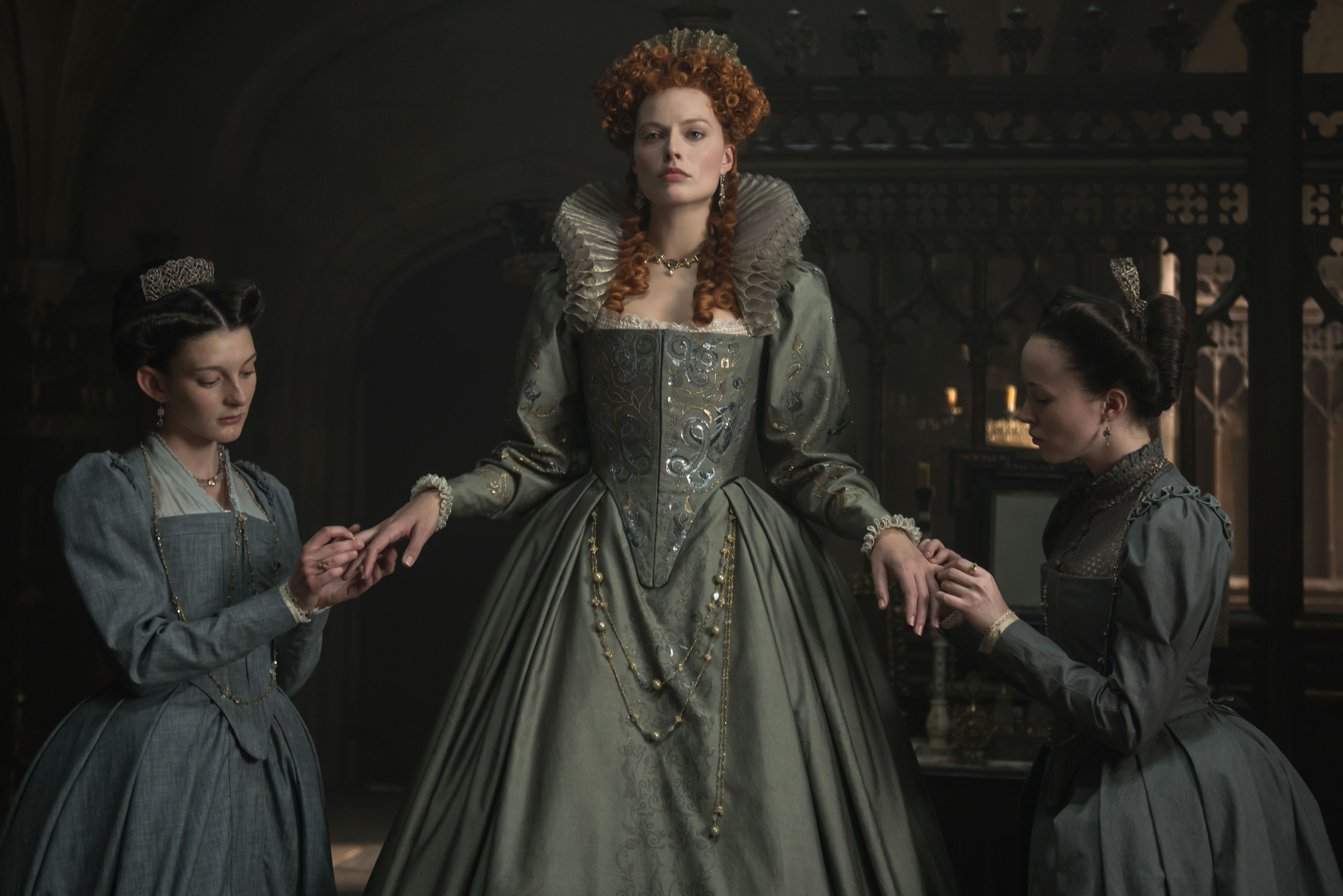 Margot Robbie And Saoirse Ronan In Mary Queen Of Scots 2018 Movie Wallpapers
