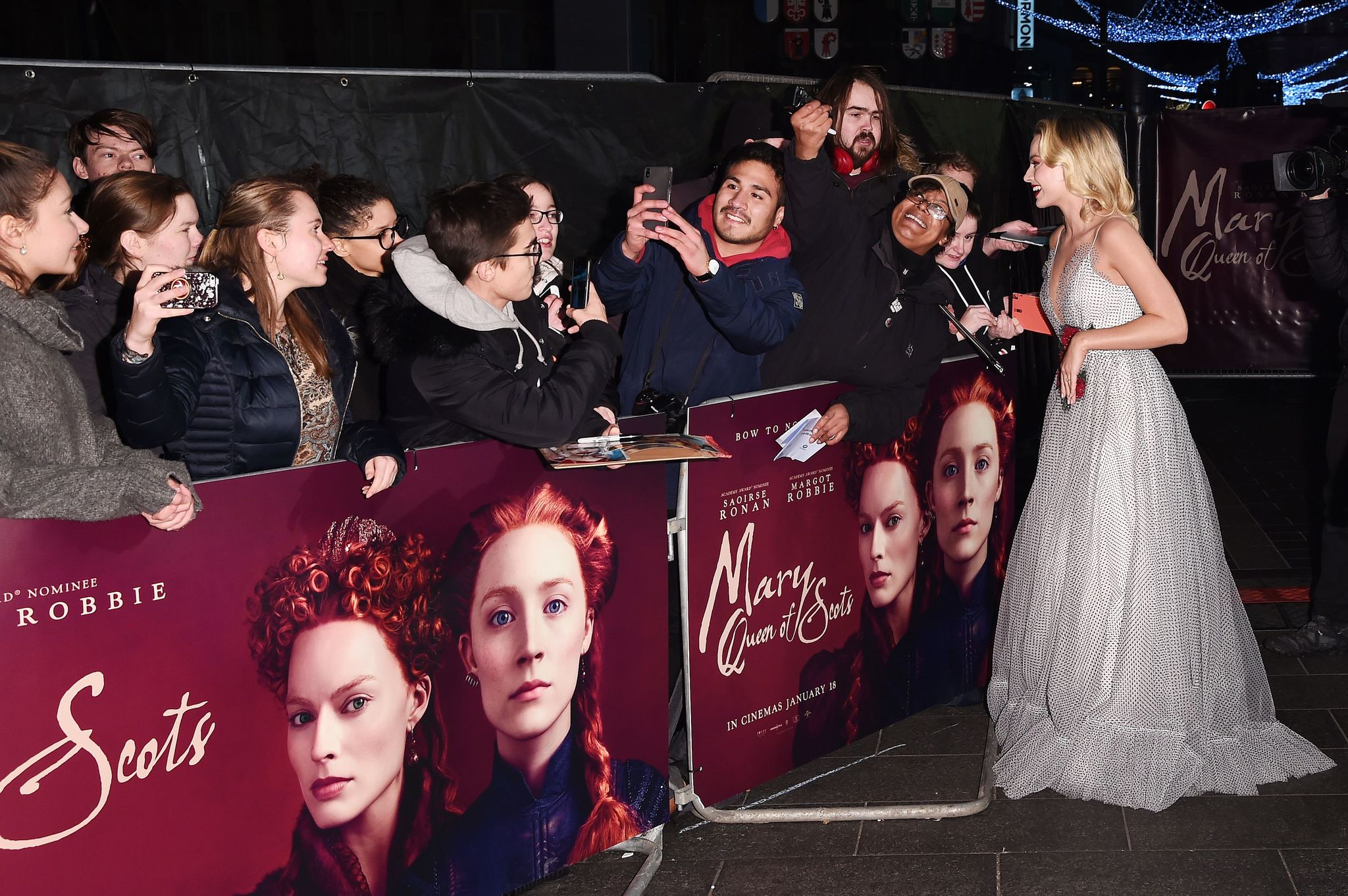 Margot Robbie And Saoirse Ronan In Mary Queen Of Scots 2018 Movie Wallpapers