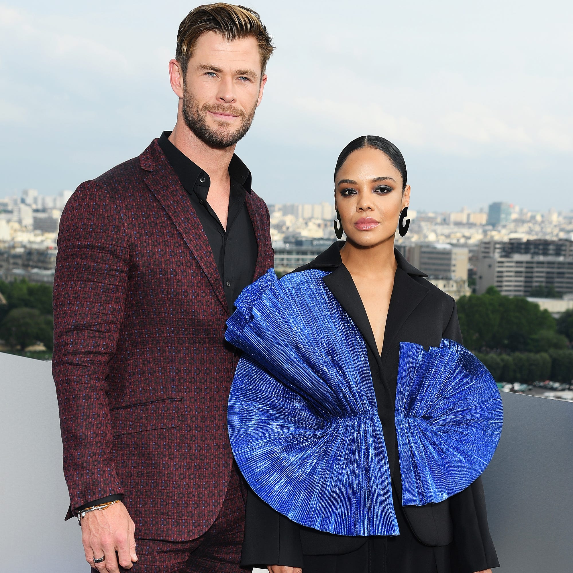 Men In Black 4 Chris Hemsworth And Tessa Thompson Wallpapers