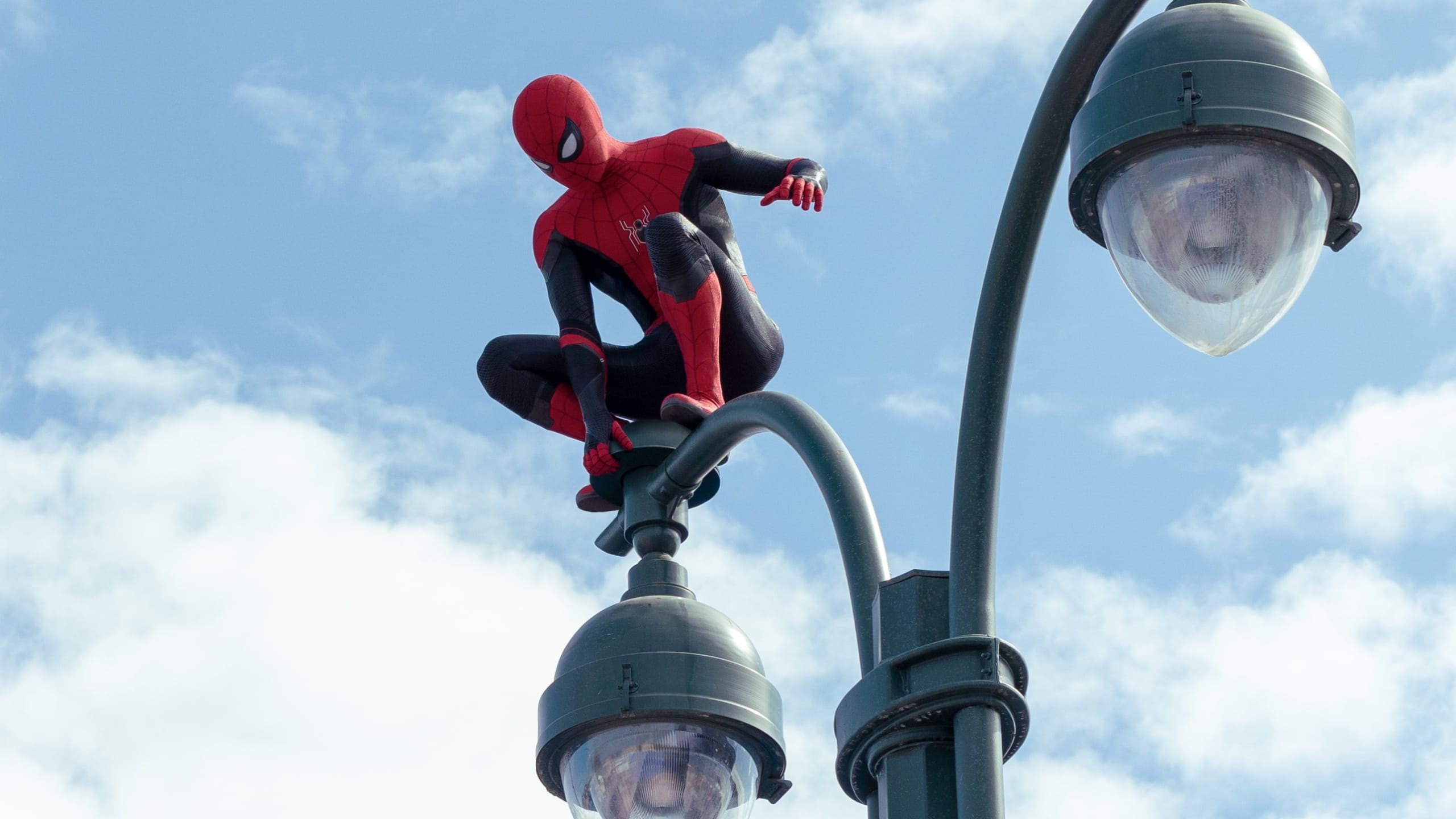 Spiderman No Way Home Walking Away Wallpapers