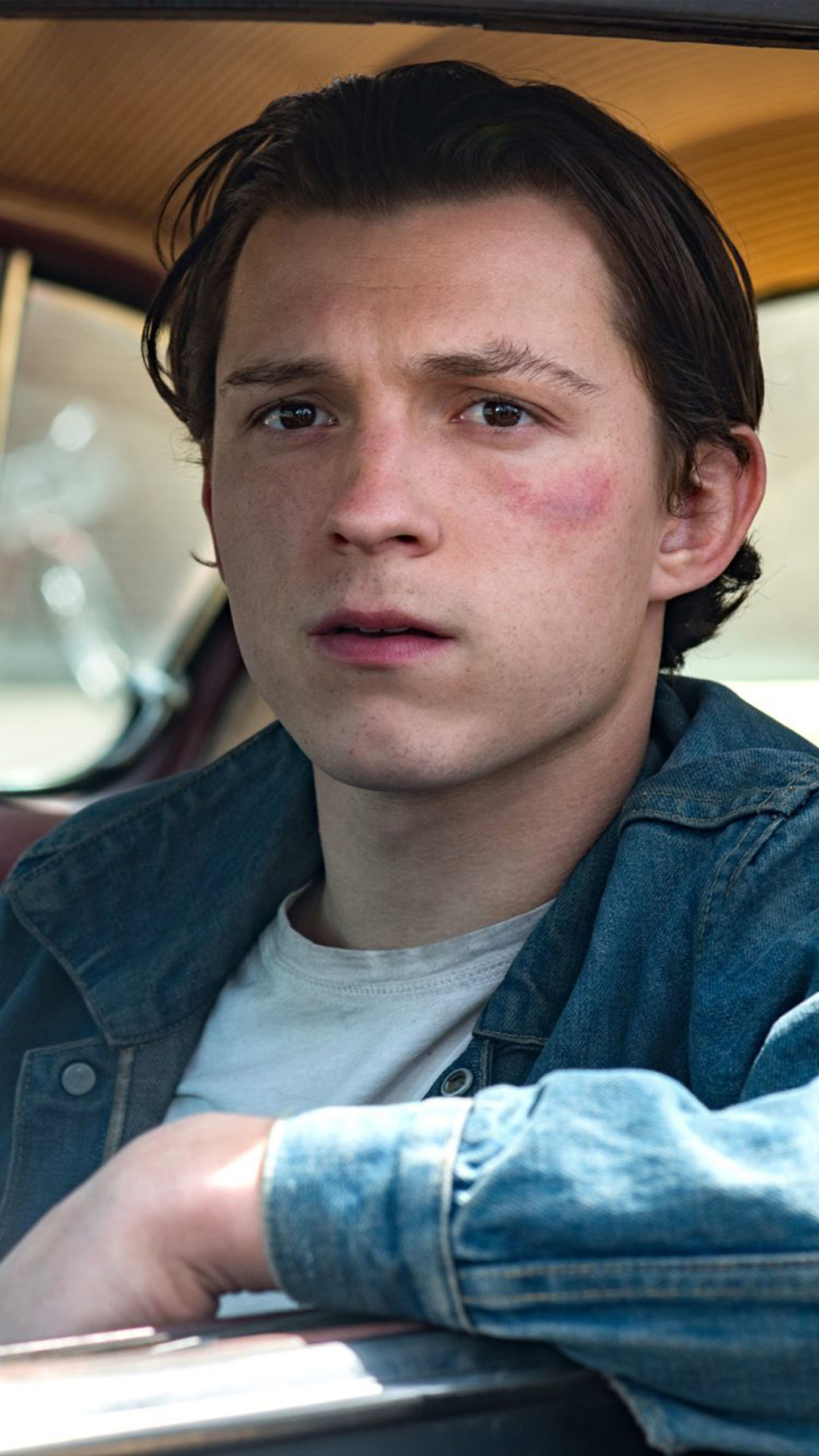 Tom Holland The Devil All The Time Wallpapers