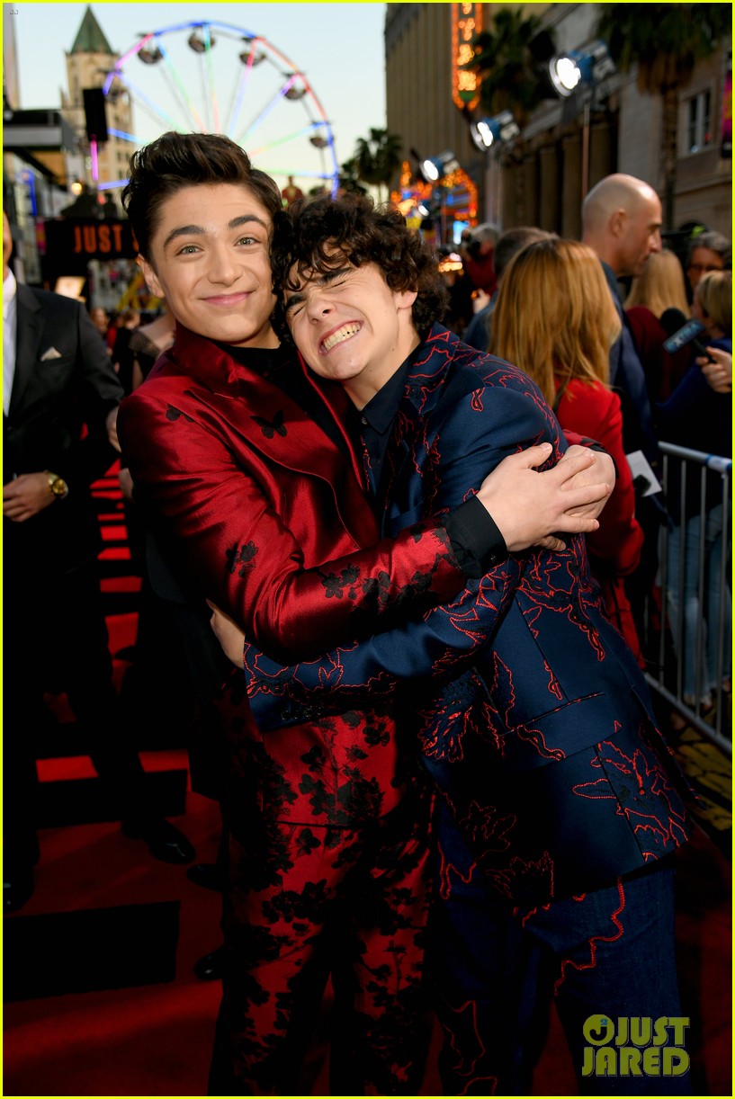 Zachary Levi And Asher Angel In Shazam Movie Wallpapers