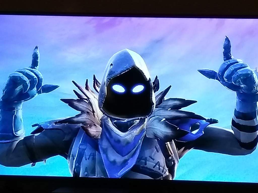 Frozen Raven Fortnite Wallpapers