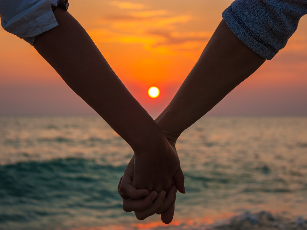 Cute Couple In Sunset Wallpapers Wallpapers