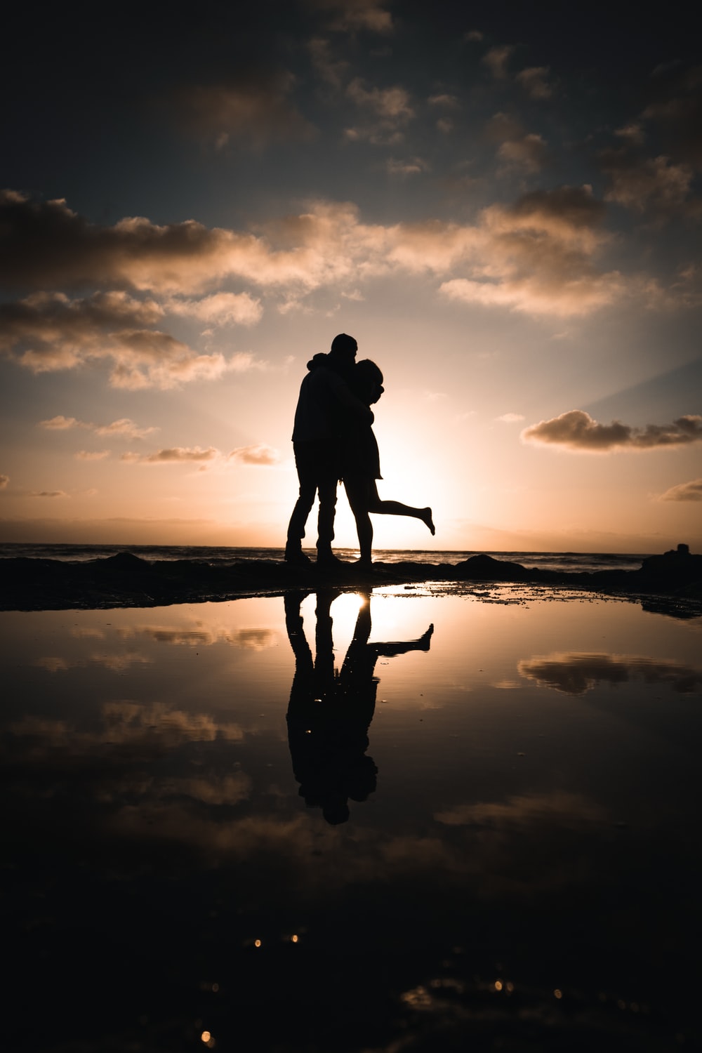 Cute Couple In Sunset Wallpapers Wallpapers