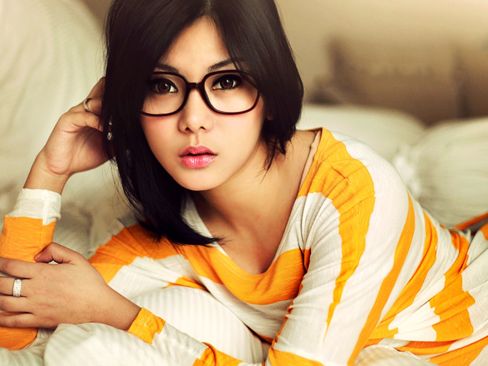 Cute Glasses Wallpapers