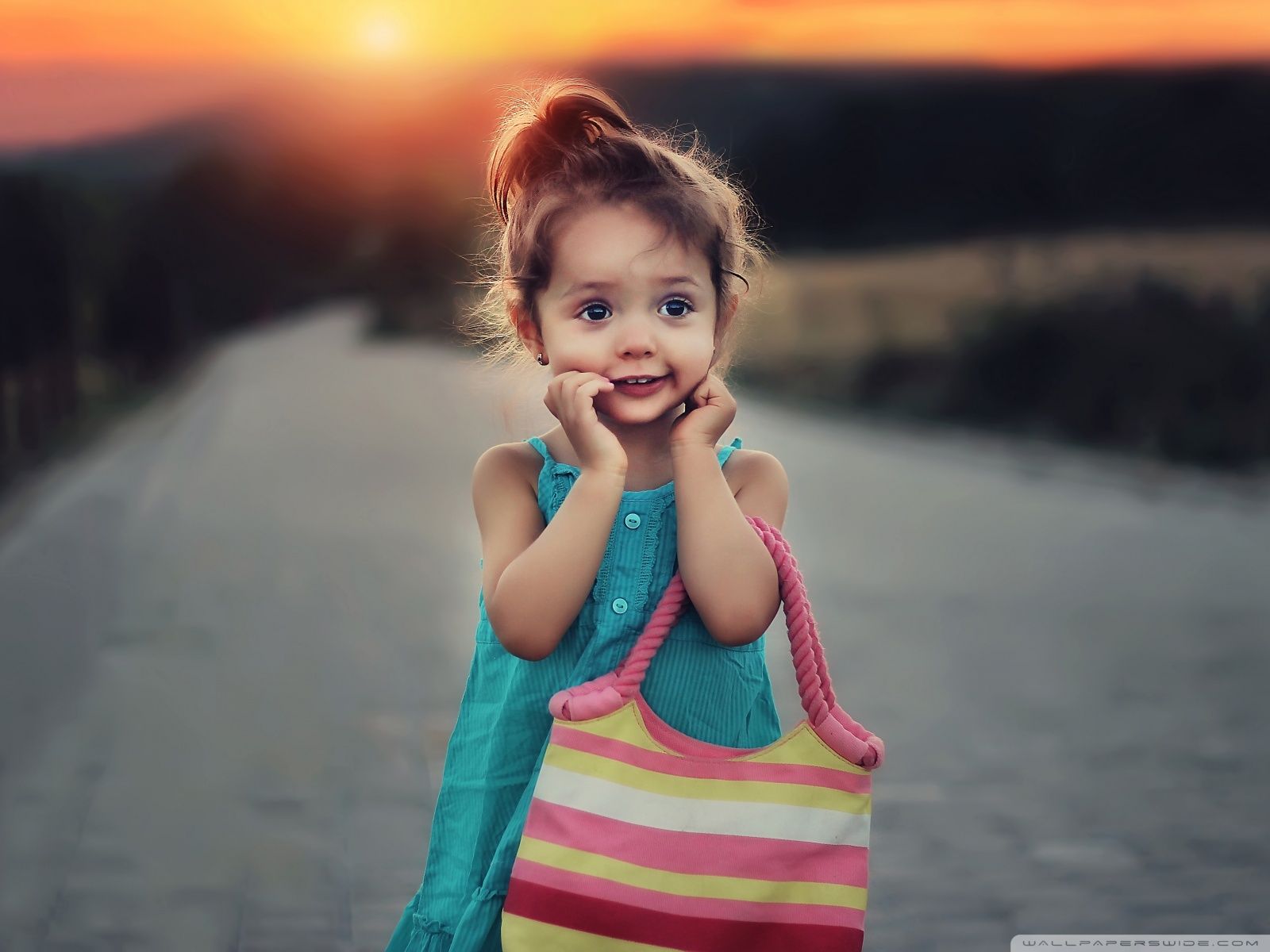 Cute Small Girls Wallpapers Wallpapers