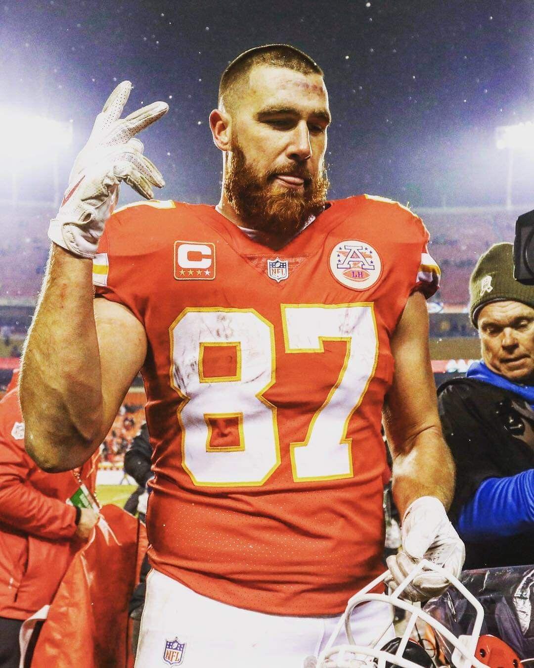 Cool Travis Kelce Wallpapers