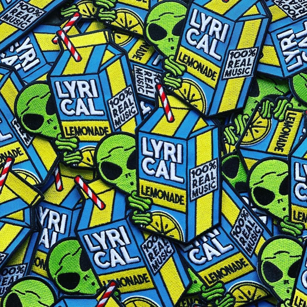 Retro Alien Wallpapers