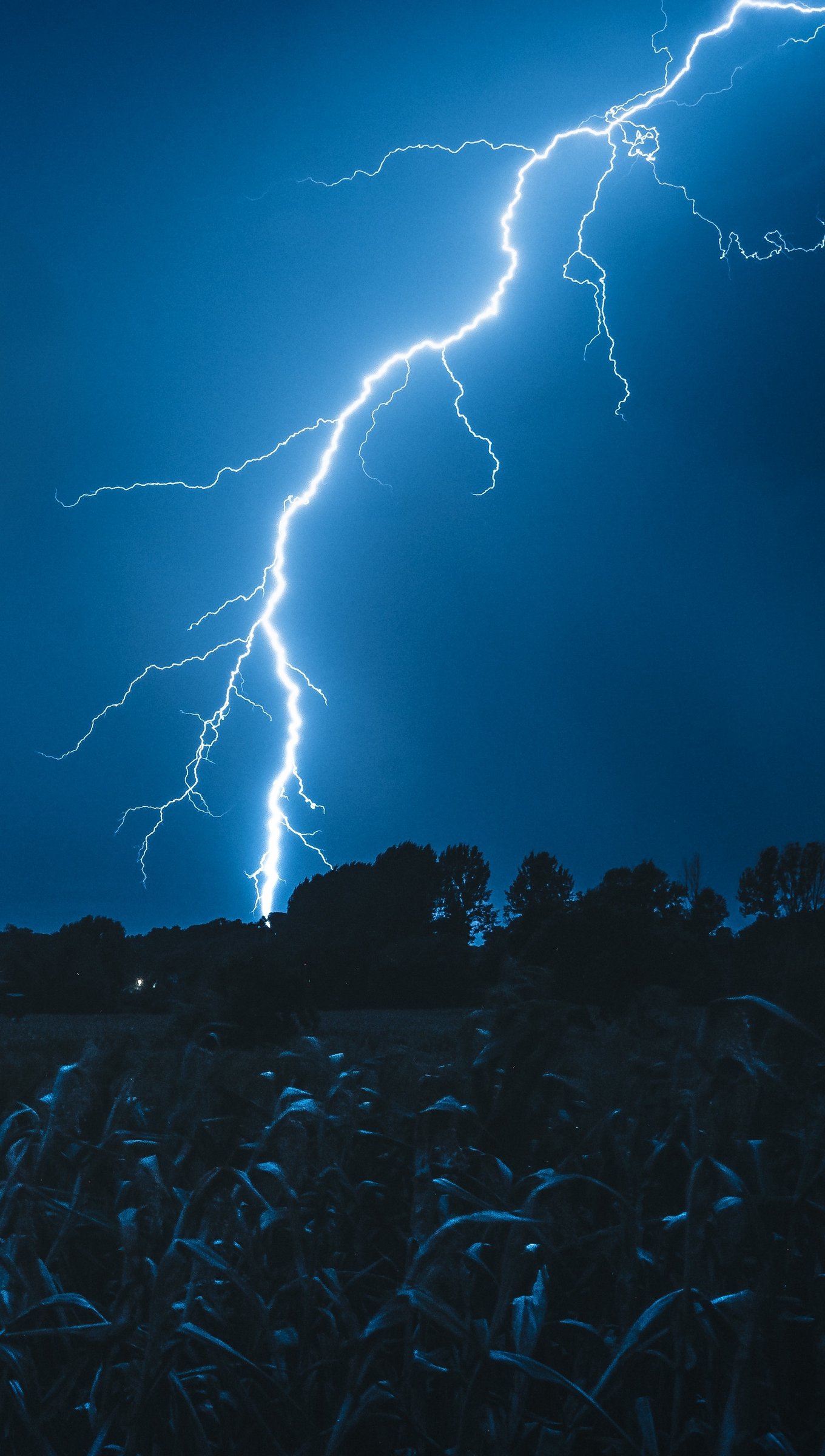 4K Ultra Hd Lightning Phone Wallpapers