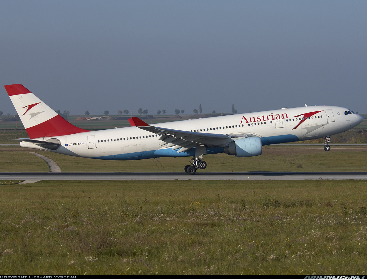 Austrian Airlines Airbus A-330 In Vienna International Airport Hd Wallappaers Wallpapers