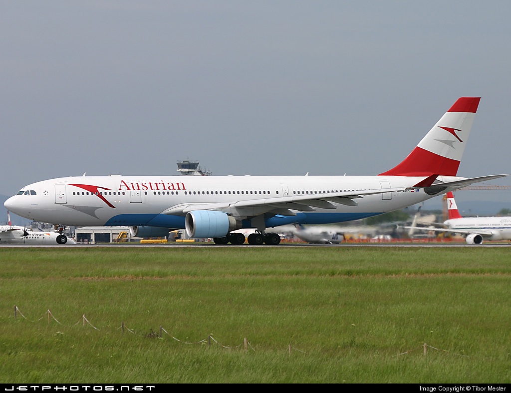 Austrian Airlines Airbus A-330 In Vienna International Airport Hd Wallappaers Wallpapers