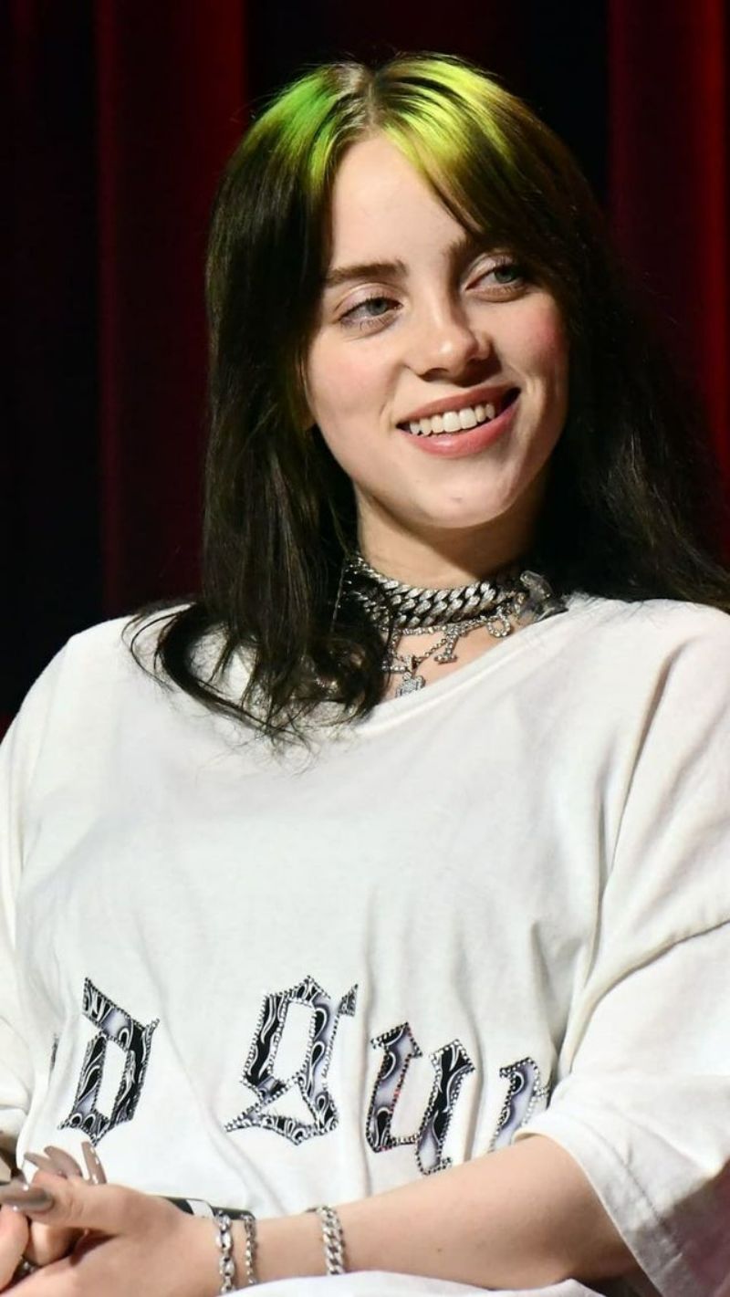 Billie Eilish Green Hair Smiling Wallpapers