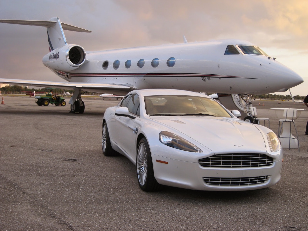 Billionaire Luxury Life Wallpapers