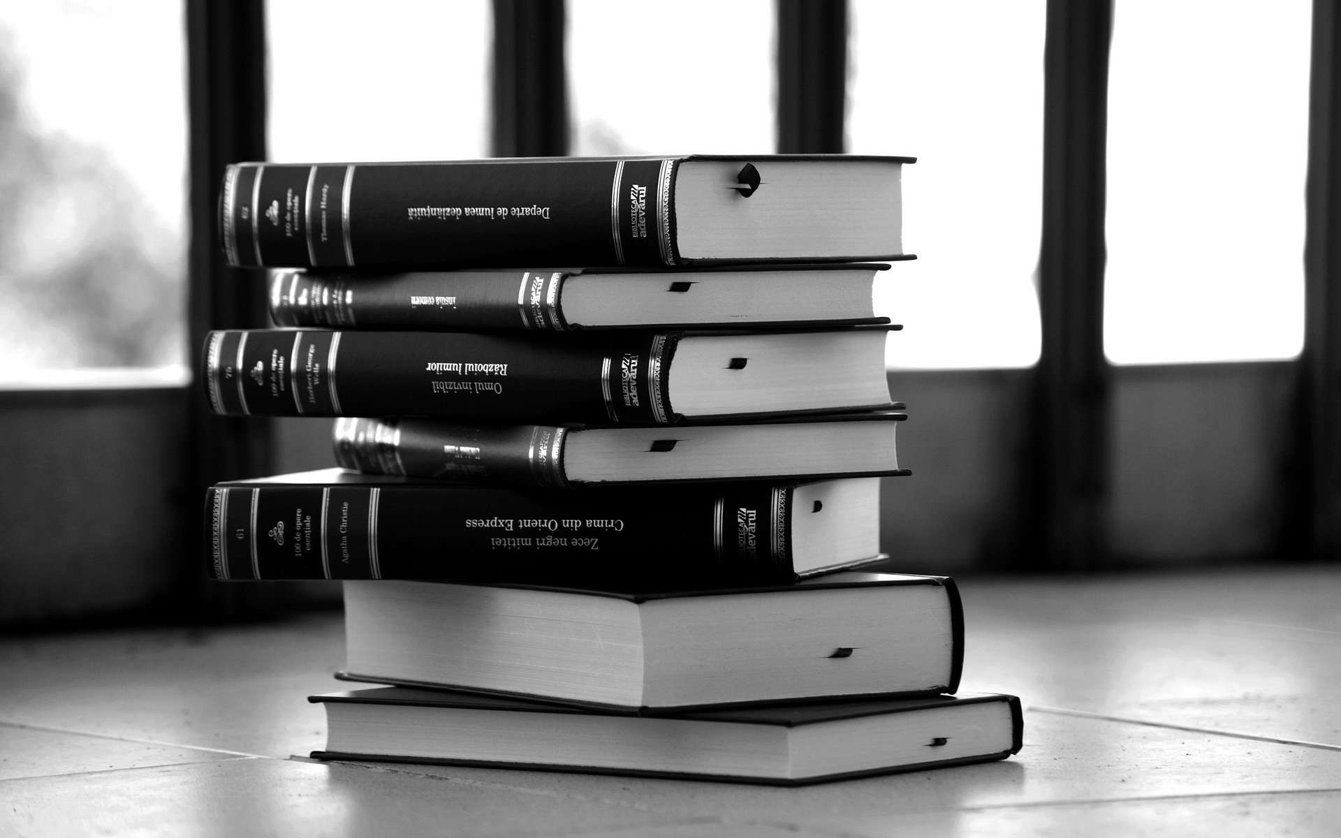 Black And White Books Wallpapers