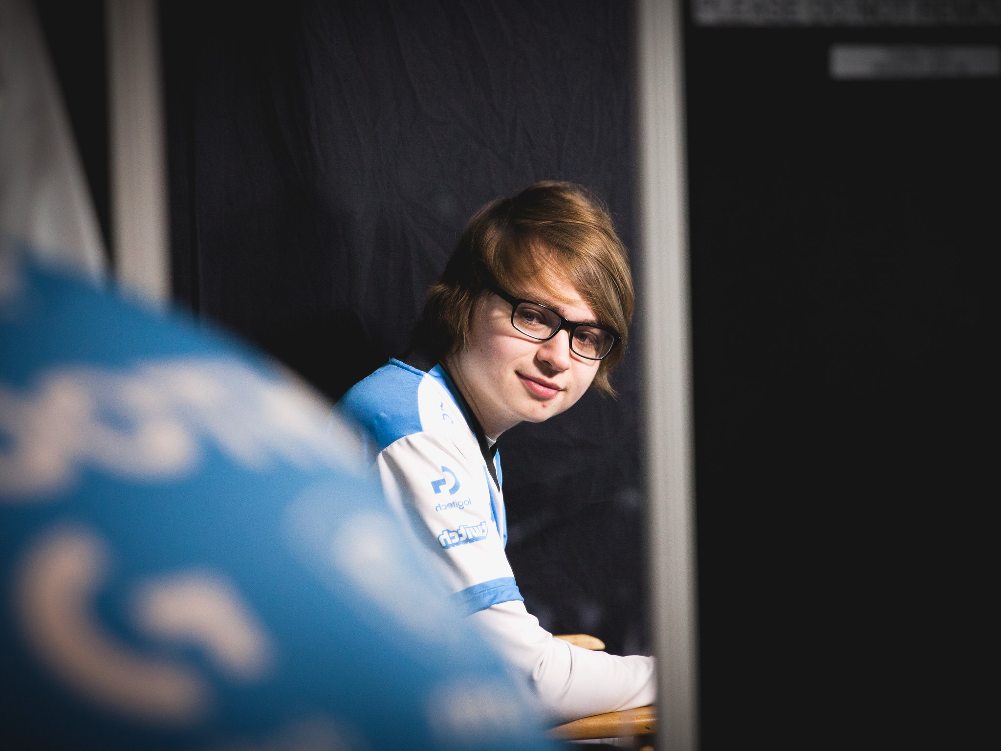 C9 Sneaky Wallpapers