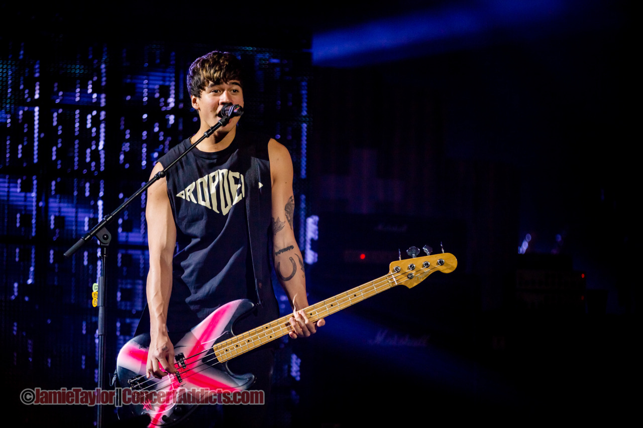 Calum Hood Wallpapers