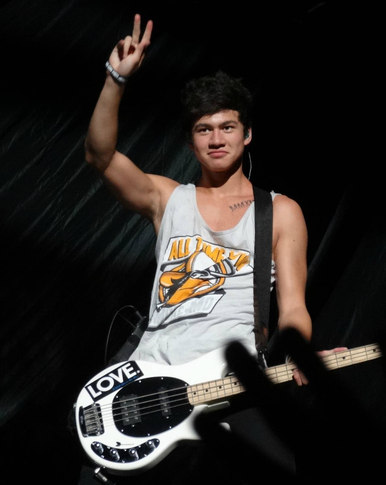 Calum Hood Wallpapers