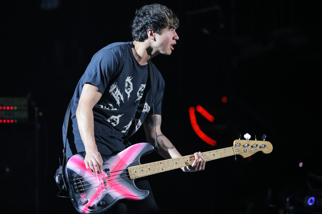 Calum Hood Wallpapers