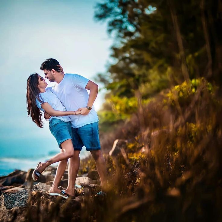 Couple Love Picture Wallpapers