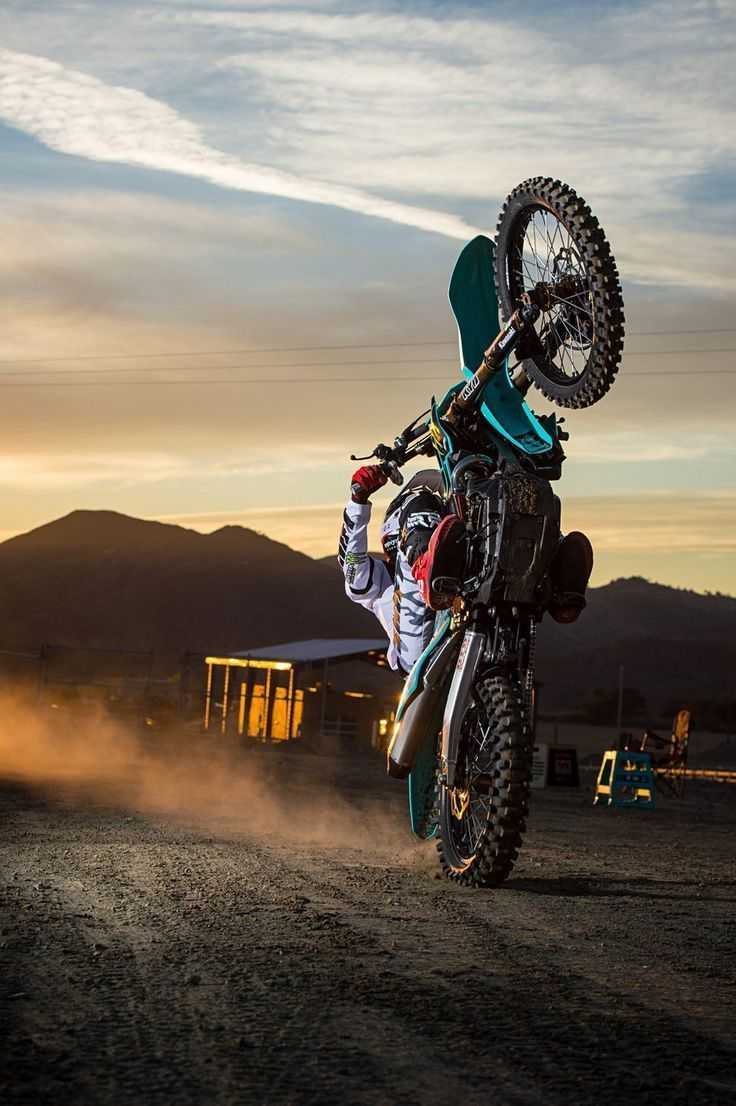 Dirt Bike Wheelie Wallpapers