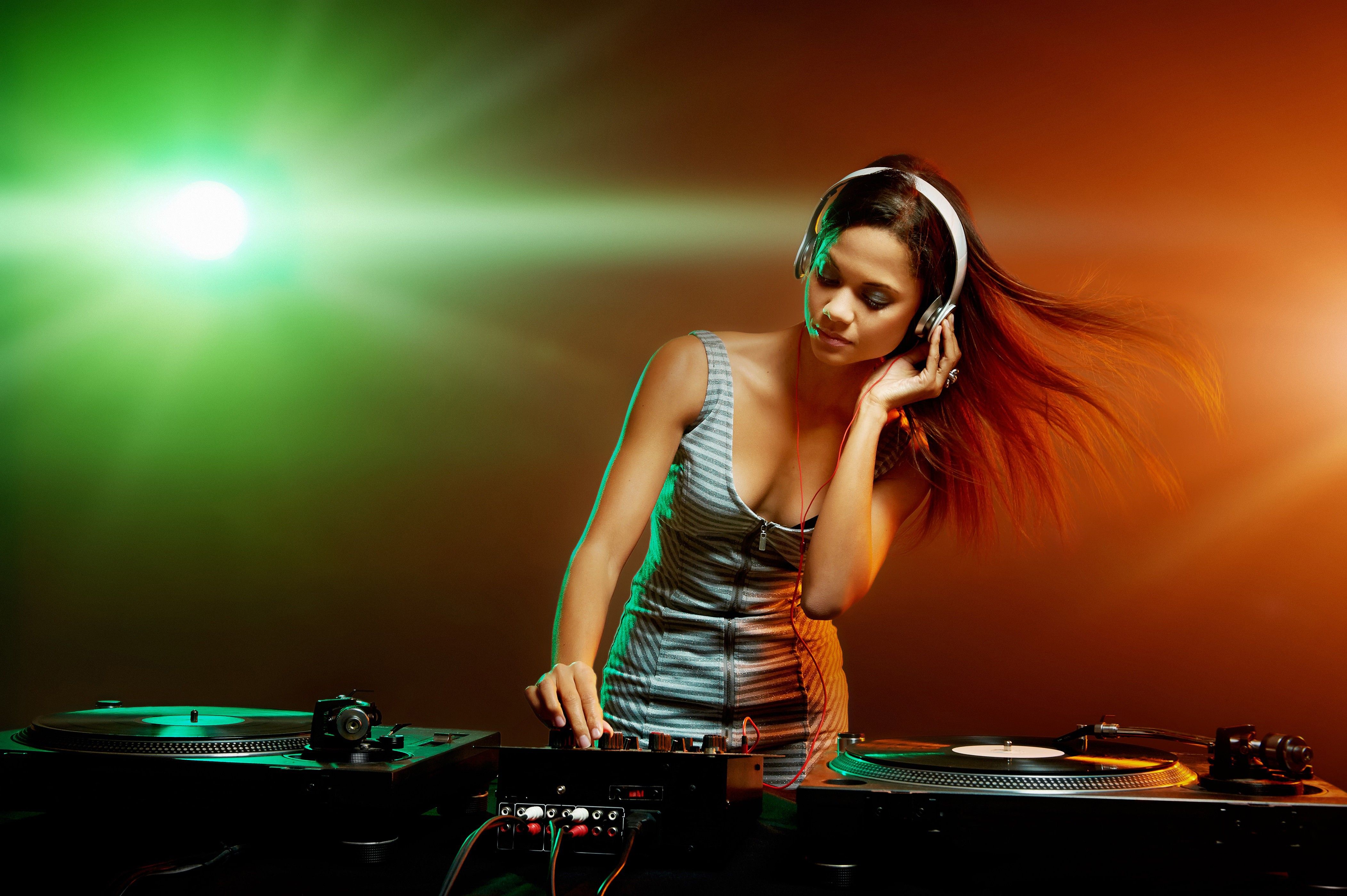 Disc Jockey Girl Wallpapers