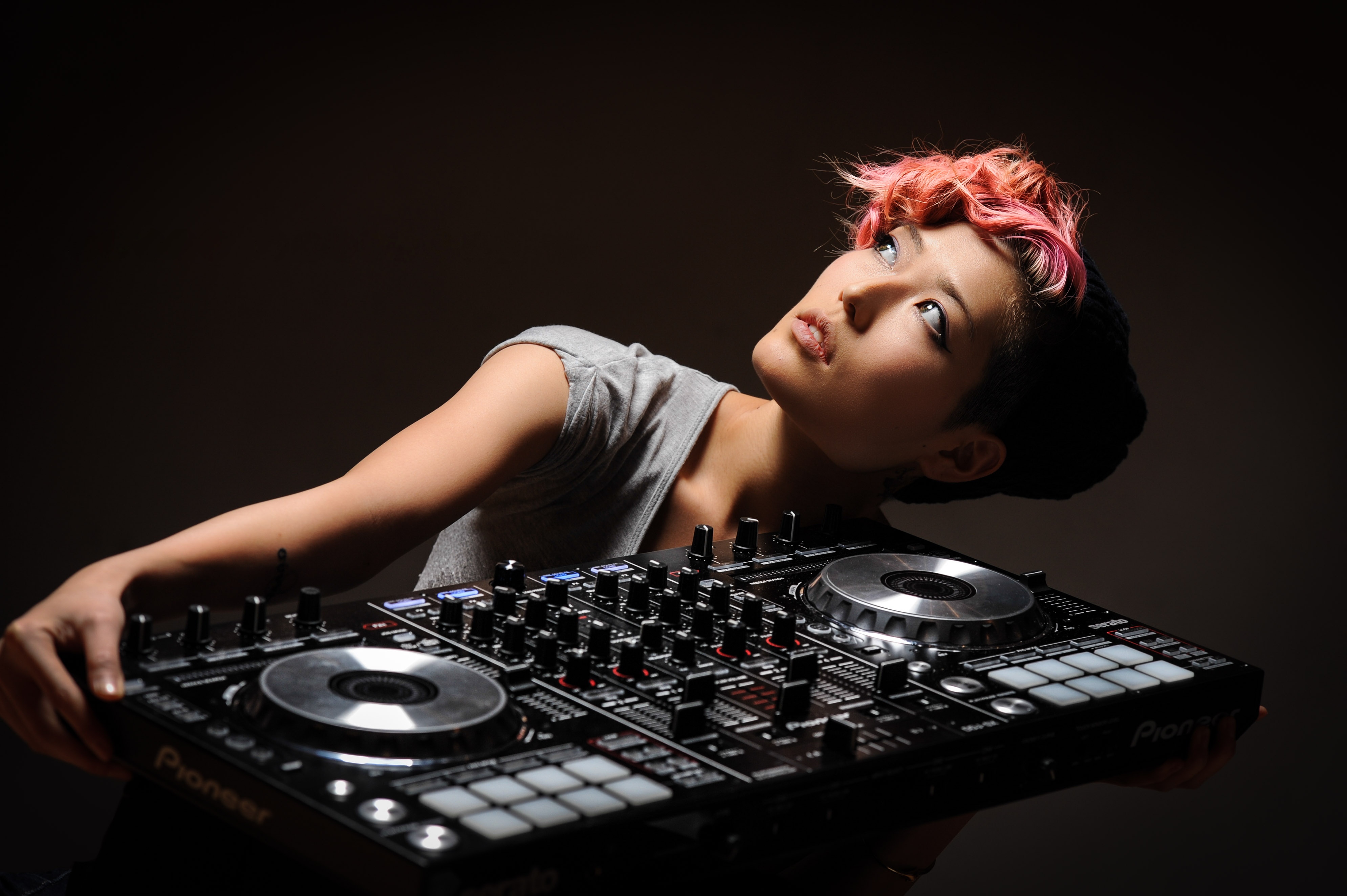 Disc Jockey Girl Wallpapers