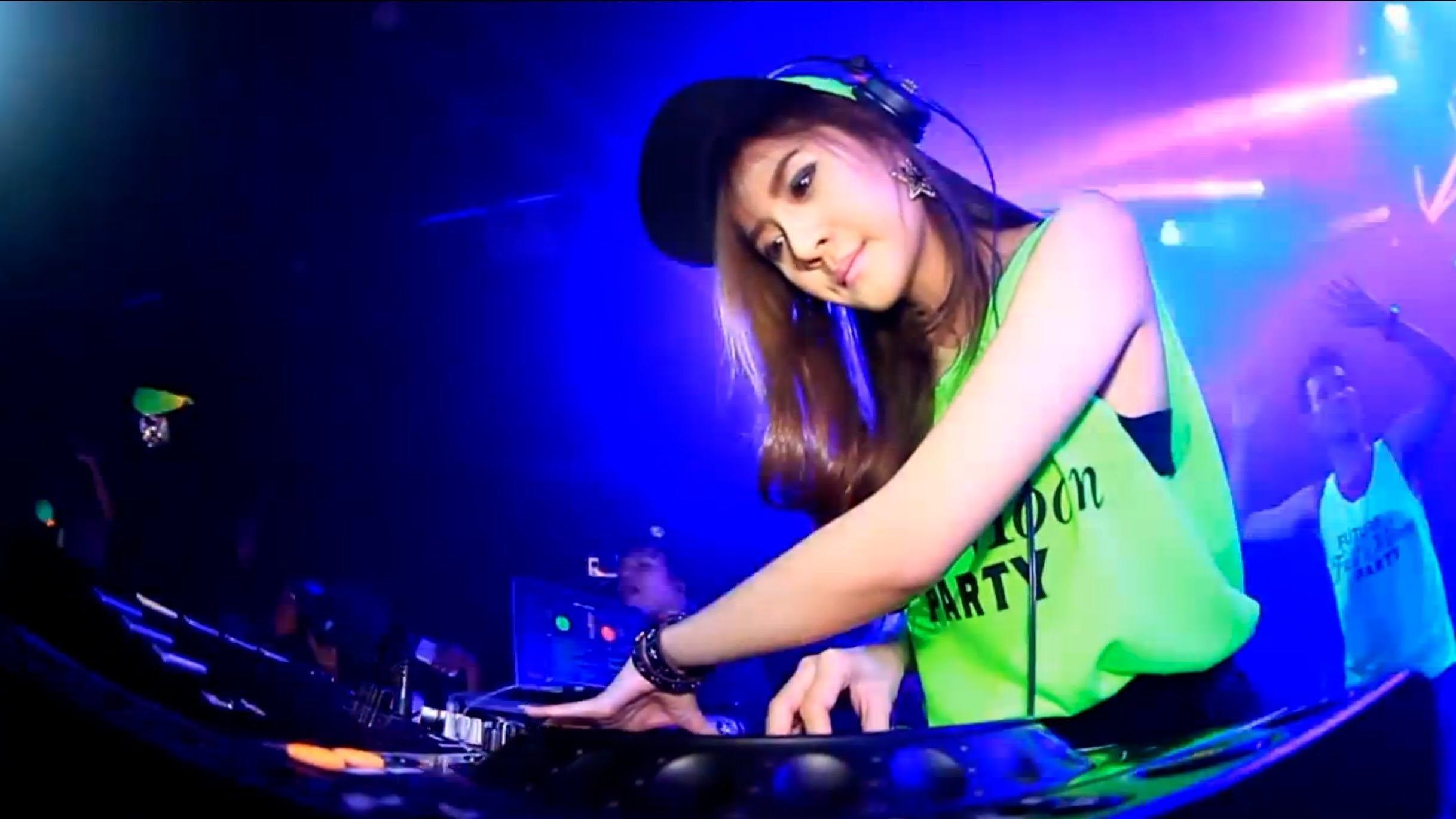 Disc Jockey Girl Wallpapers