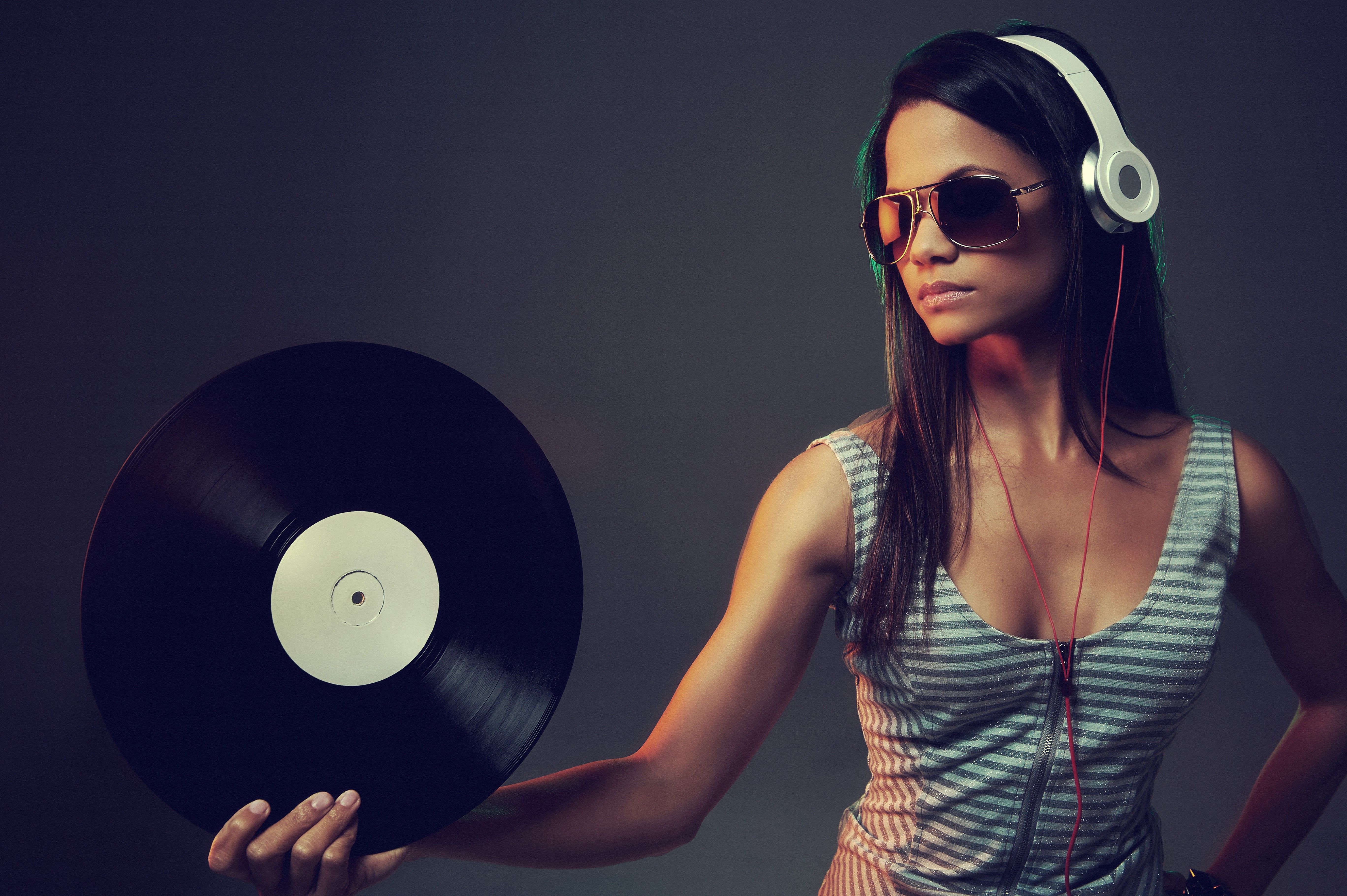 Disc Jockey Girl Wallpapers