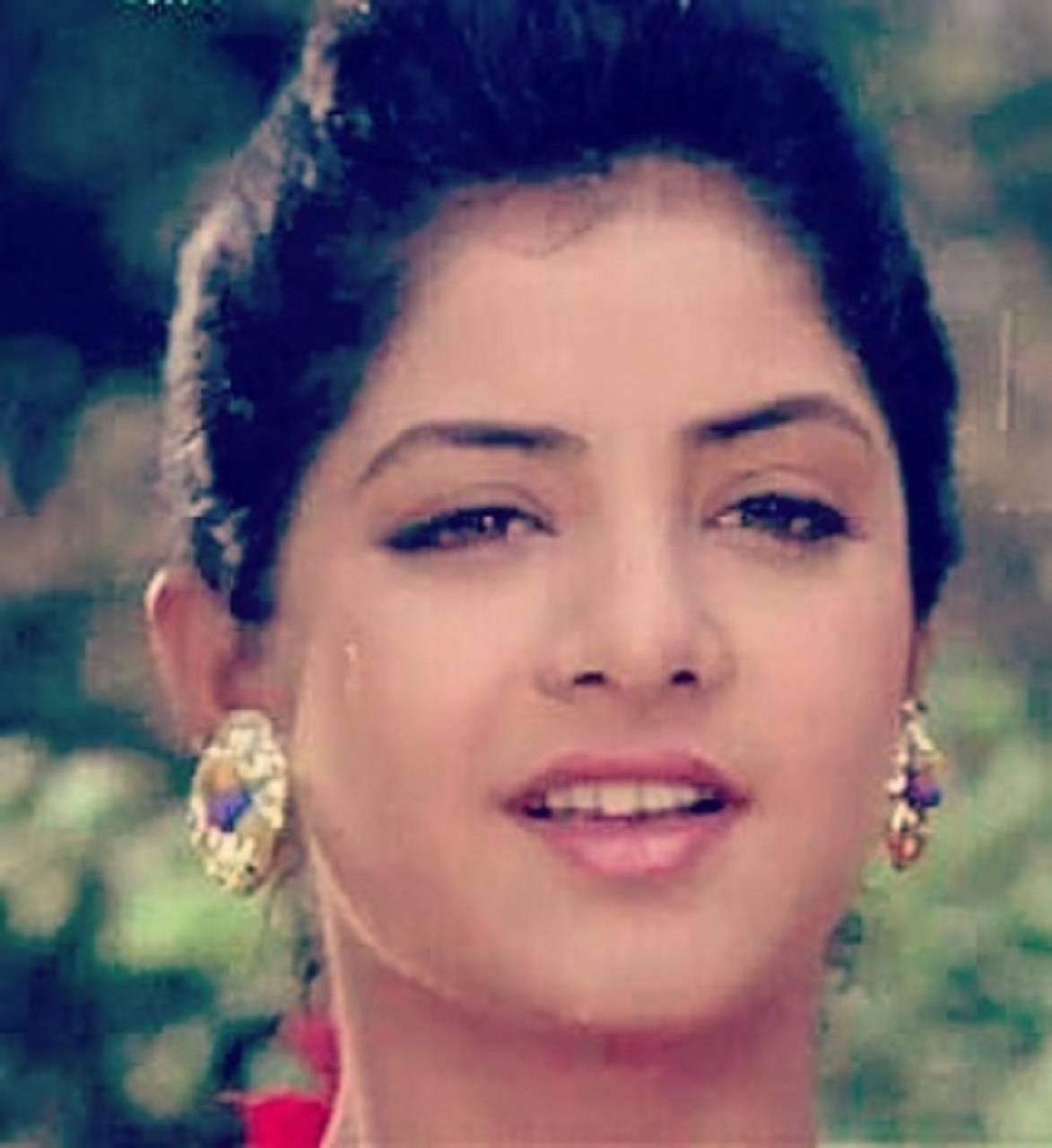 Divya Bharti Hot Wallpapers