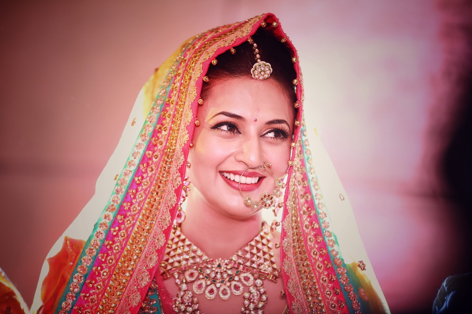 Divyanka Tripathi Beautiful Photos Wallpapers