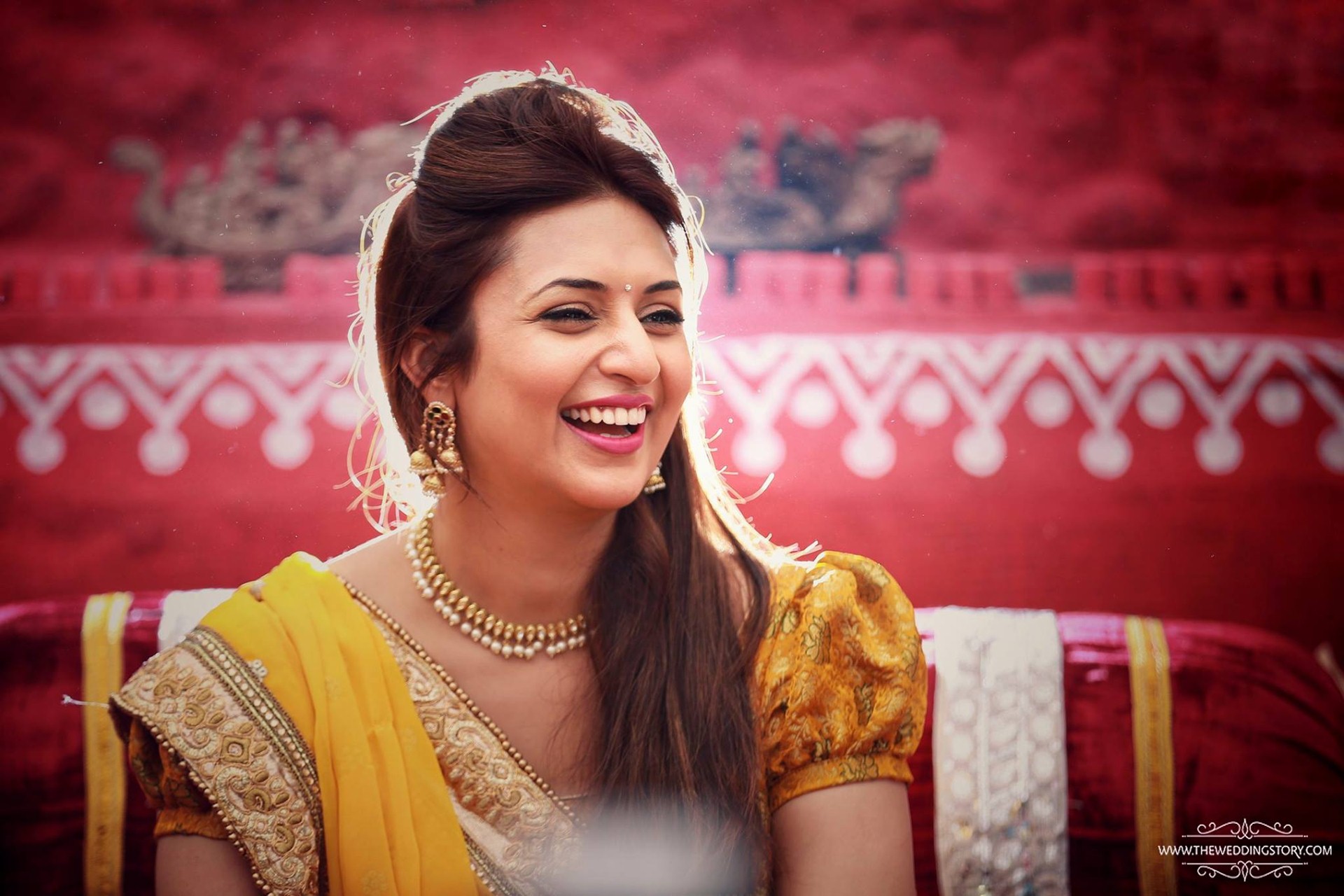 Divyanka Tripathi Beautiful Photos Wallpapers