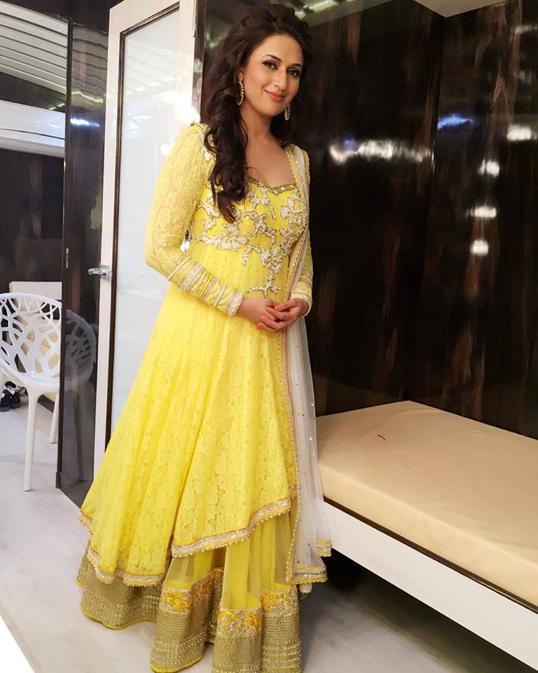 Divyanka Tripathi Beautiful Photos Wallpapers