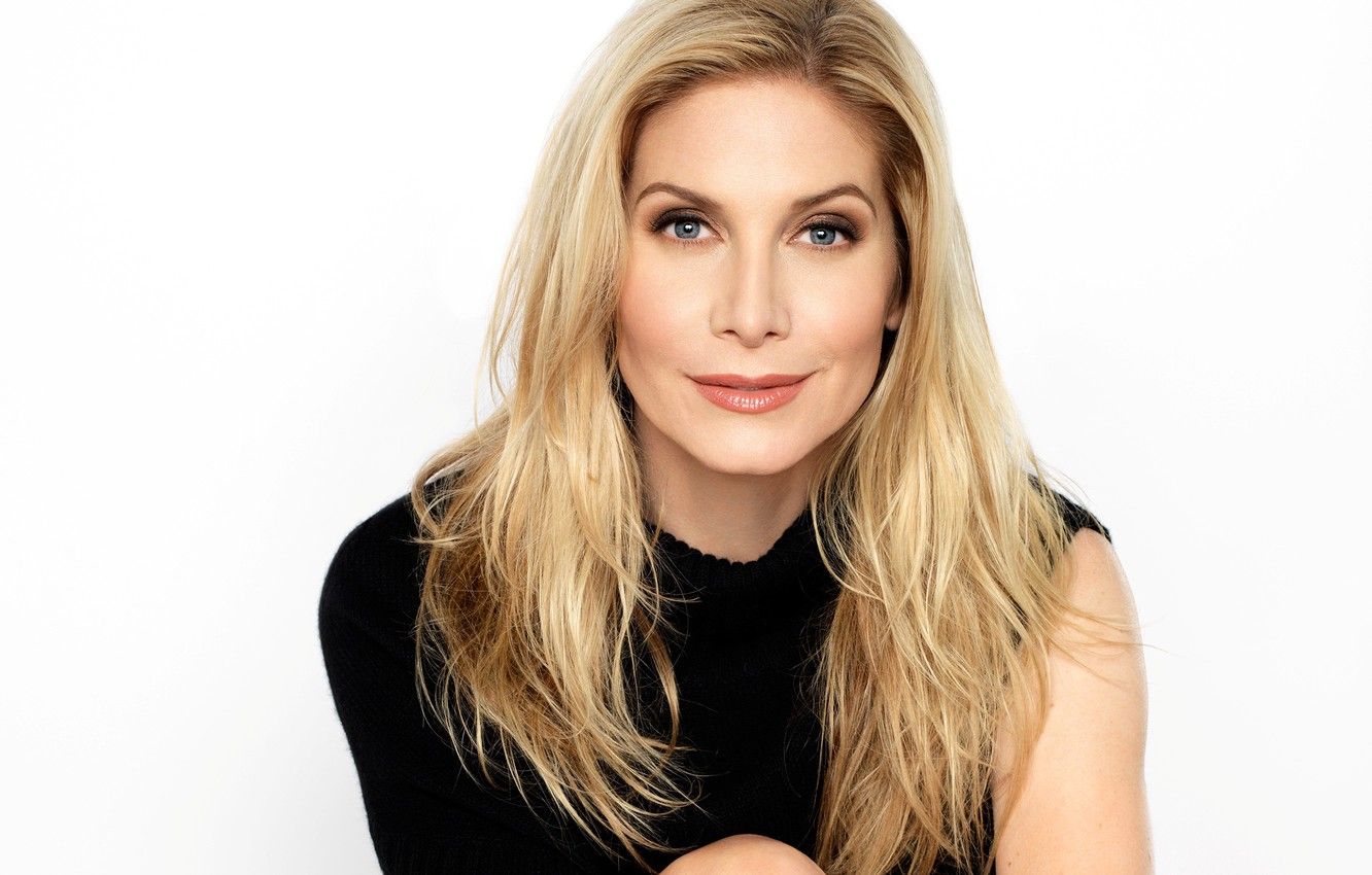Elizabeth Mitchell Cleavage Wallpapers