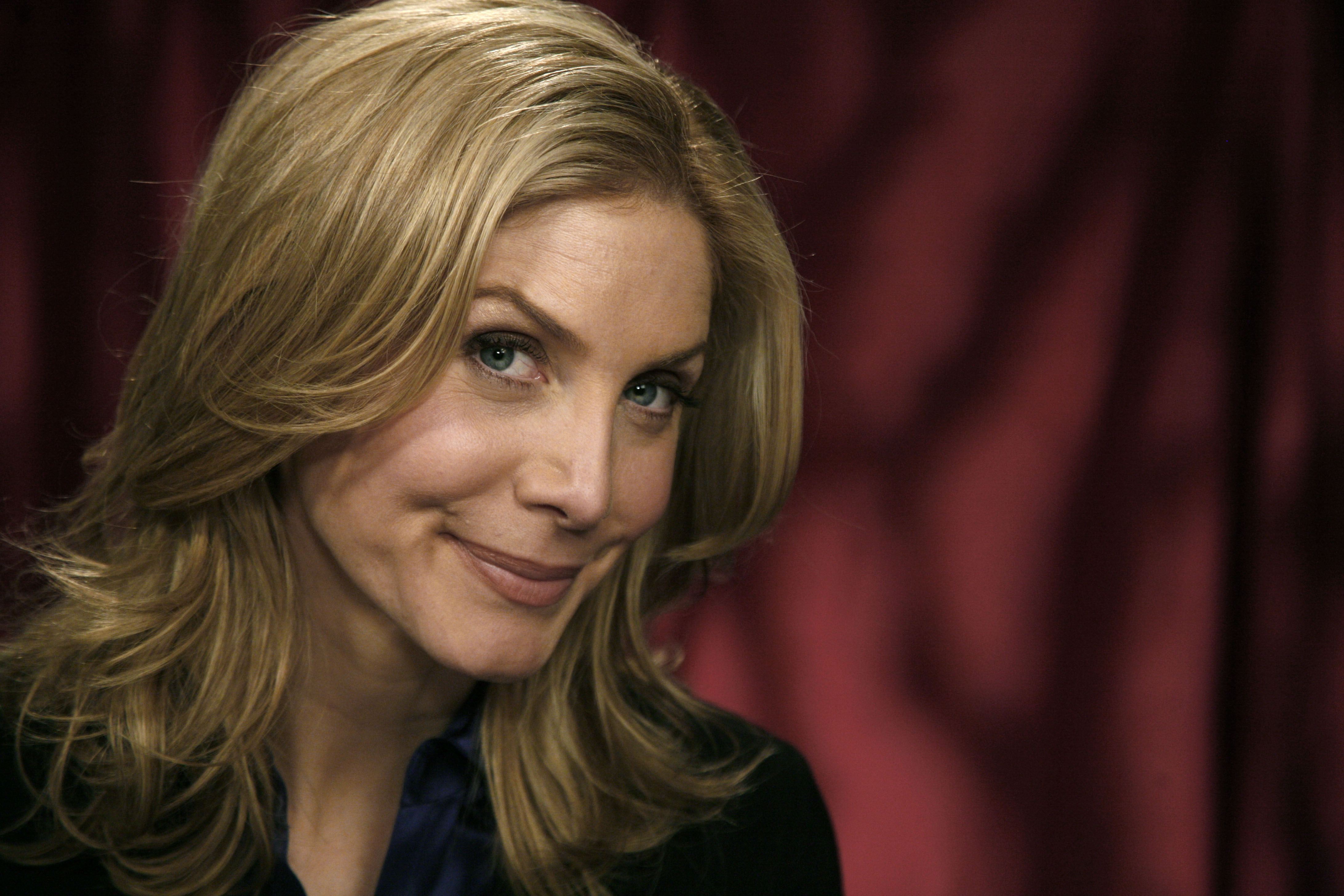 Elizabeth Mitchell Cleavage Wallpapers