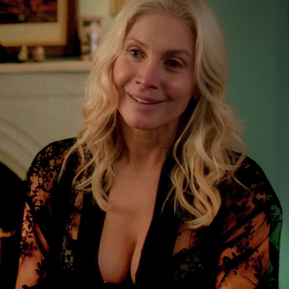 Elizabeth Mitchell Cleavage Wallpapers