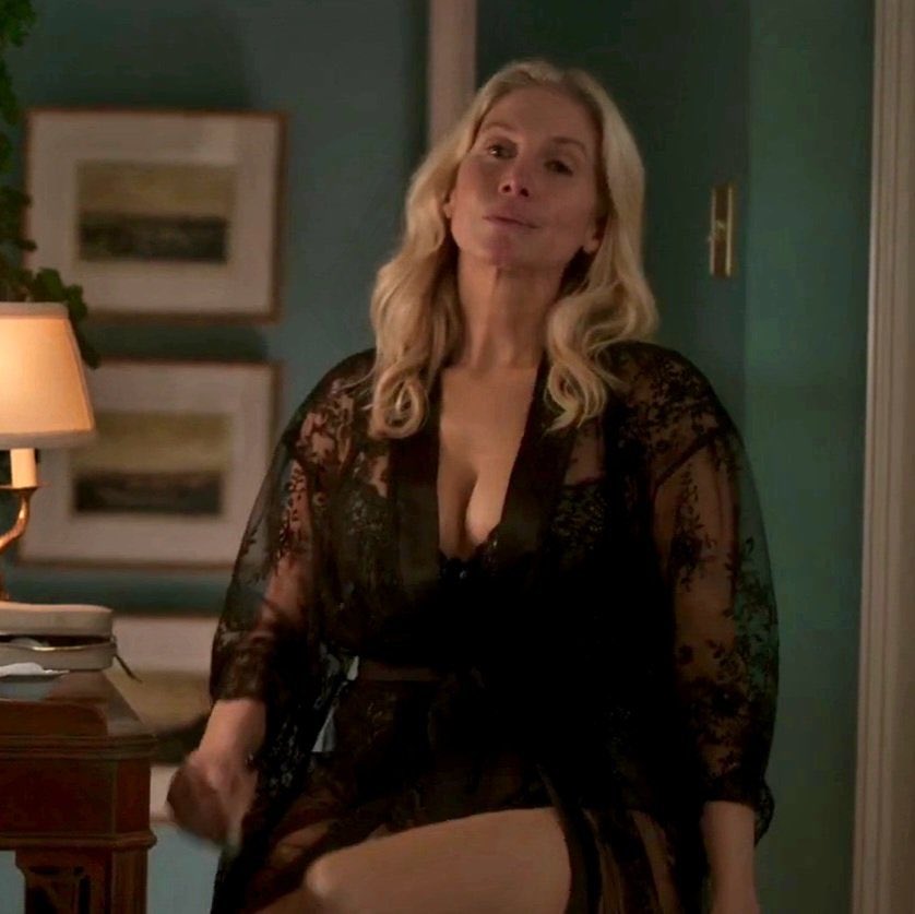 Elizabeth Mitchell Cleavage Wallpapers