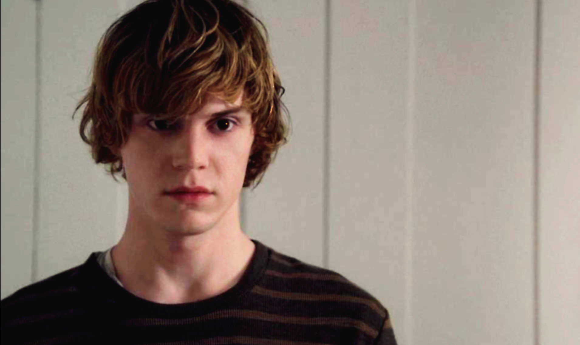 Evan Peters Iphone Wallpapers