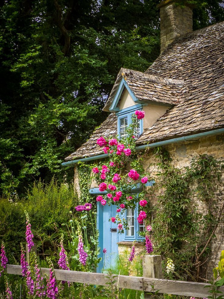Fairytale English Cottage Garden Wallpapers
