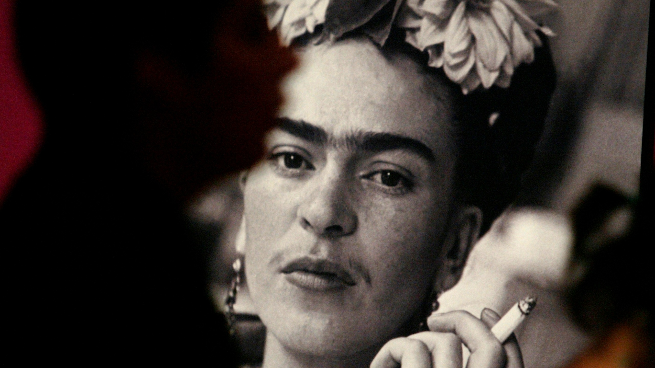 Frida Kahlo Smoking Wallpapers