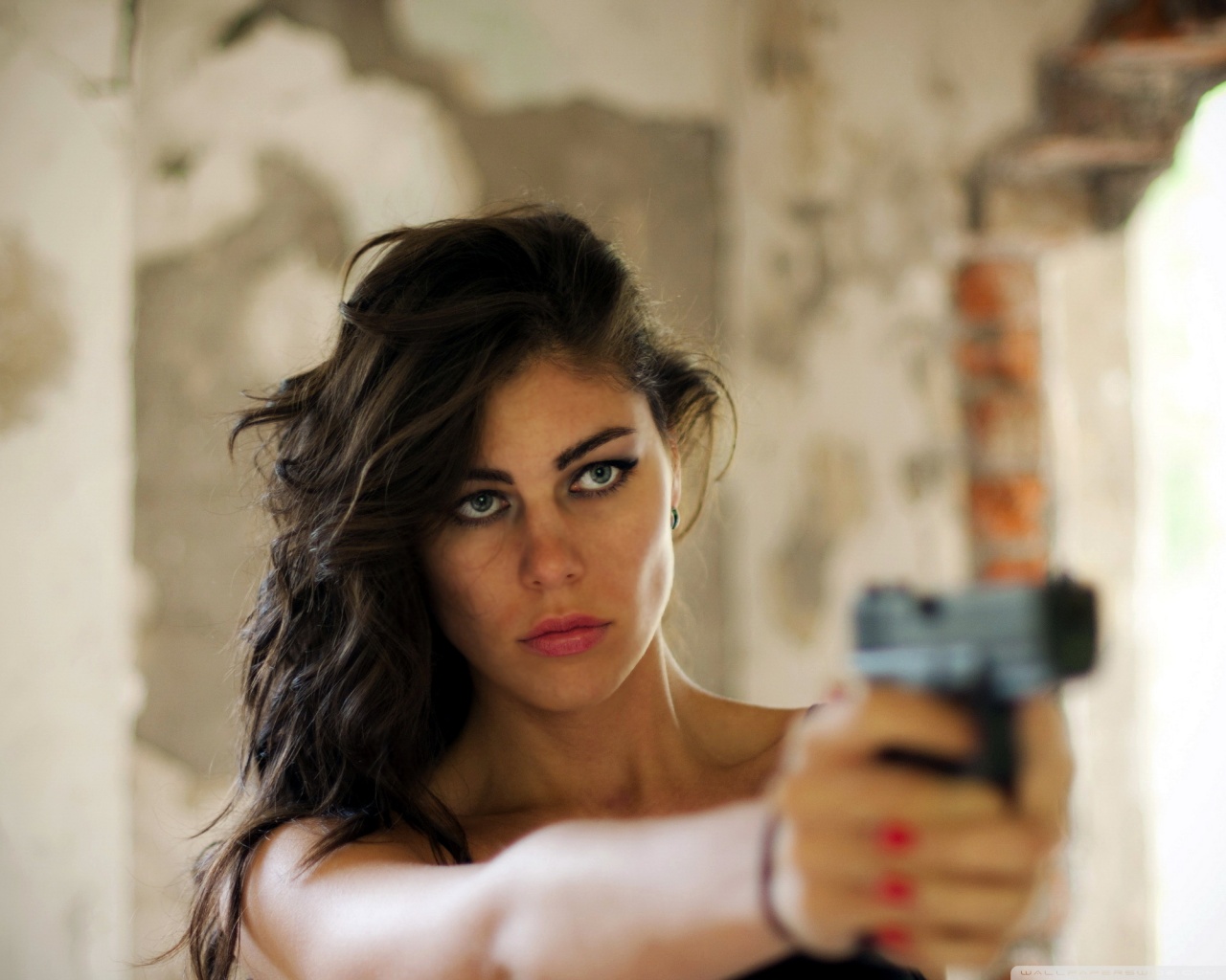 Girl With Guns Wallpapers