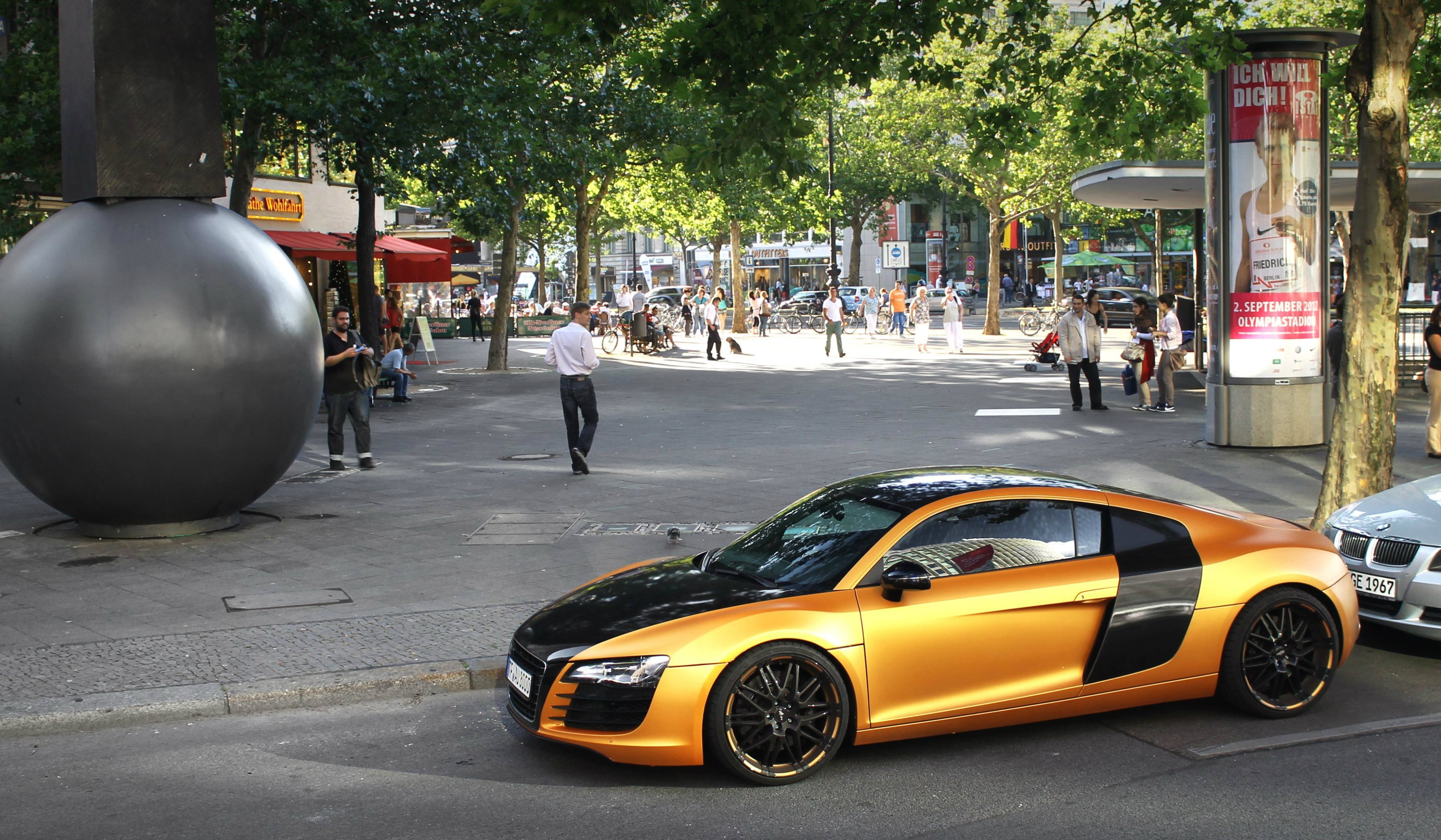 Gold Audi R8 Wallpapers