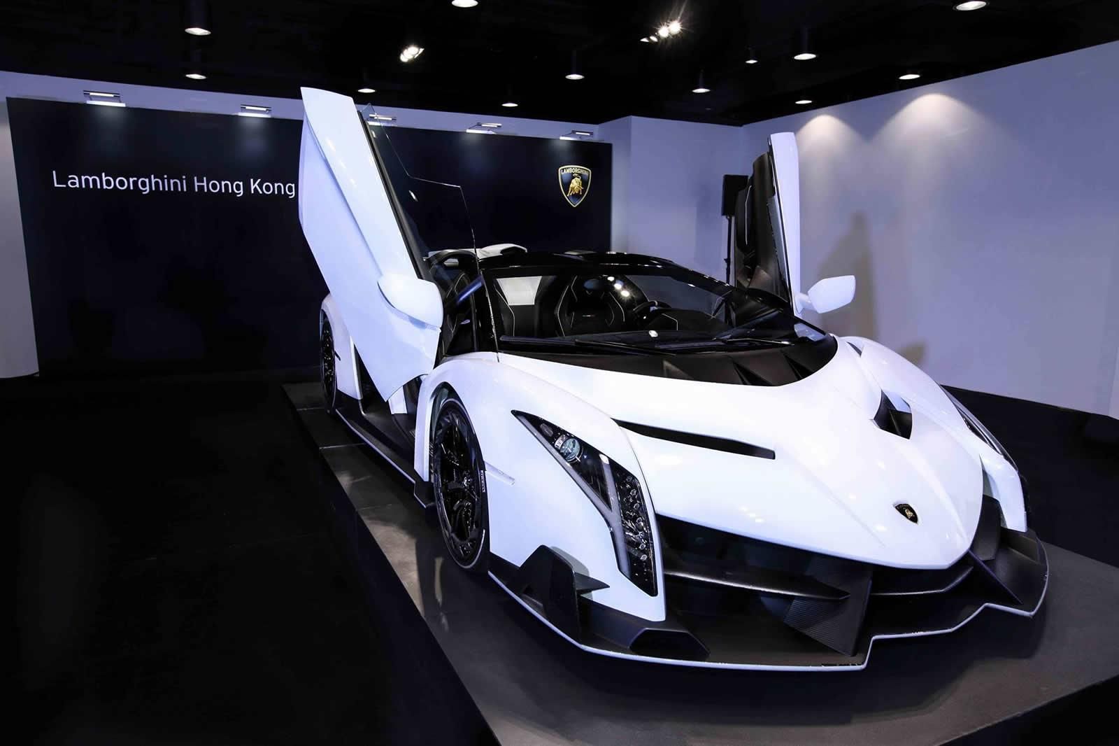 Golden Lamborghini Veneno Wallpapers